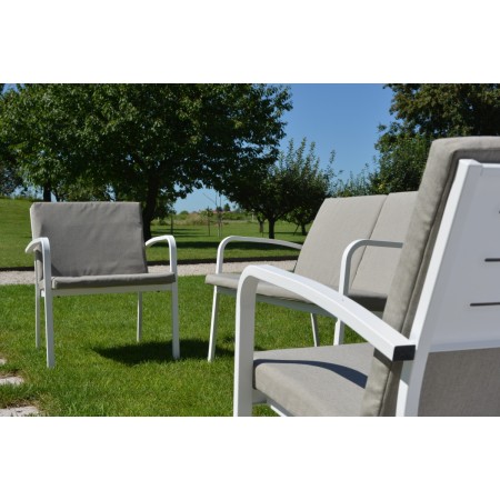 Poltrona da giardino, in metallo, impilabile, Made in Italy, struttura bianco e cuscino melange