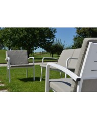 Poltrona da giardino, in metallo, impilabile, Made in Italy, struttura bianco e cuscino melange