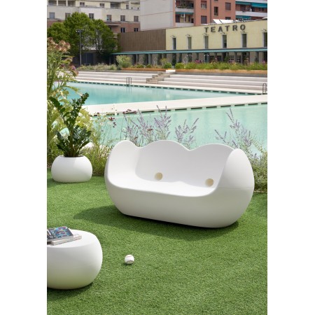 Blossy divano bianco latte piscina