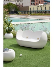 Blossy divano bianco latte piscina