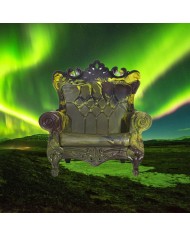 Queen loves nature - Aurora